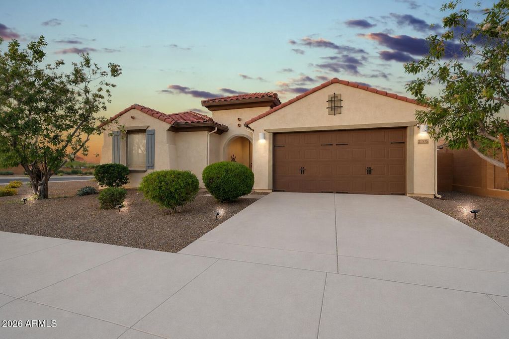 Image 6 of property listing at 21375 N 260th Drive, Buckeye, AZ 85396
