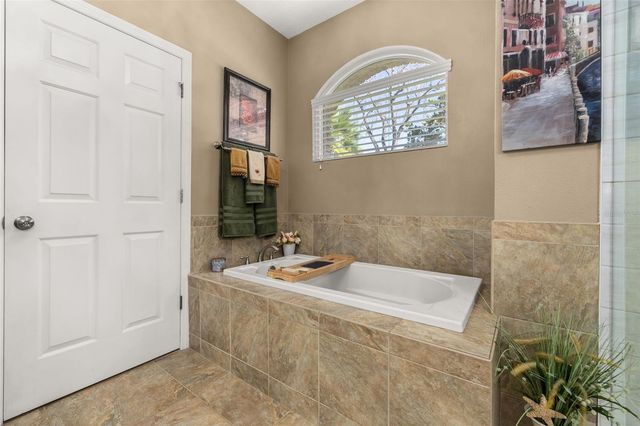 1737 QUEEN PALM DRIVE, Apopka, FL 32712