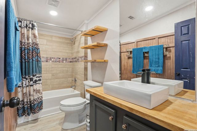 113 County Road 5631, Castroville, TX 78009