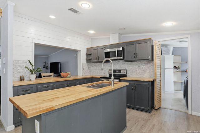 113 County Road 5631, Castroville, TX 78009