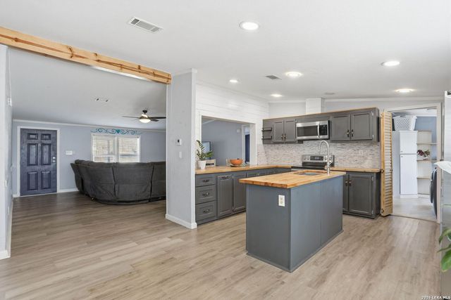 113 County Road 5631, Castroville, TX 78009