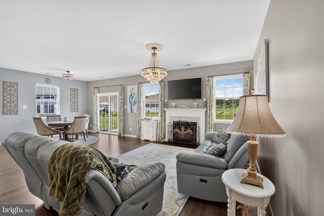 48 E DEHART AVE, Clayton, NJ 08312