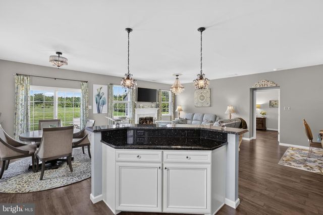 48 E DEHART AVE, Clayton, NJ 08312
