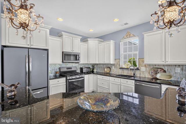 48 E DEHART AVE, Clayton, NJ 08312