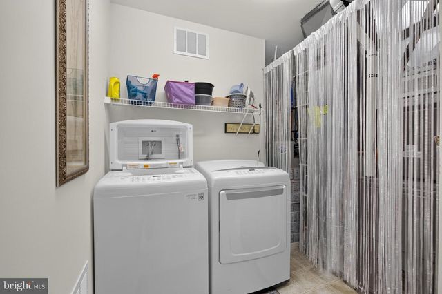 48 E DEHART AVE, Clayton, NJ 08312
