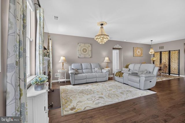 48 E DEHART AVE, Clayton, NJ 08312