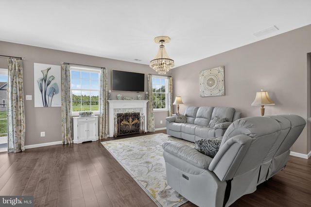 48 E DEHART AVE, Clayton, NJ 08312