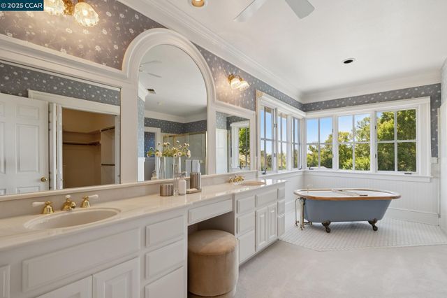 555 Highland Dr, Danville, CA 94526