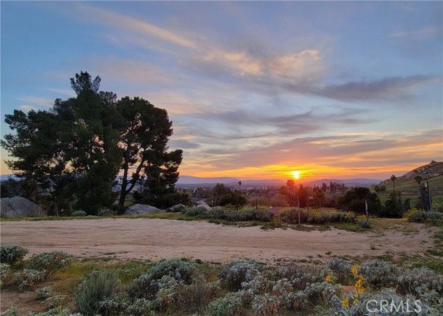 2935 Galaxie Heights Road, Riverside, CA 92507