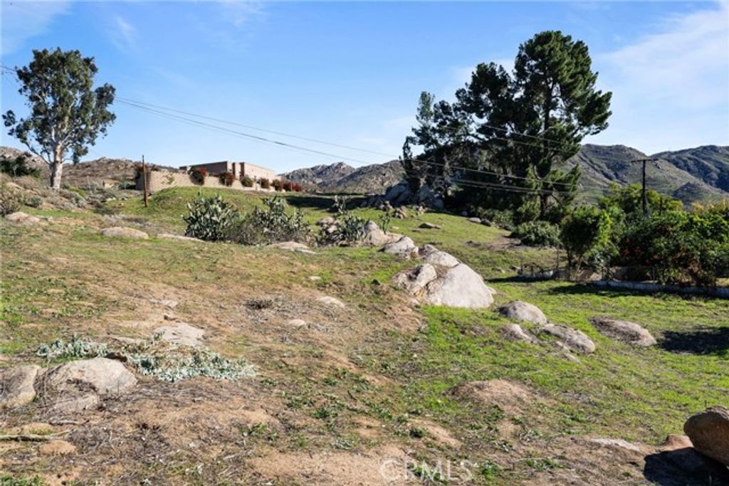 2935 Galaxie Heights Road, Riverside, CA 92507