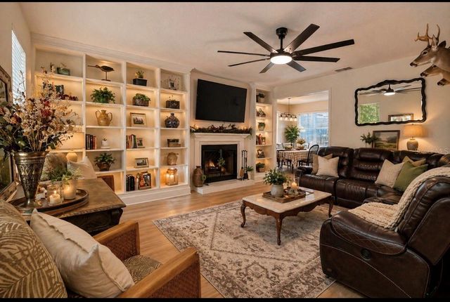 250 N WALKER STREET, Oakland, FL 34760