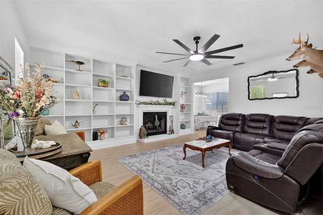 250 N WALKER STREET, Oakland, FL 34760