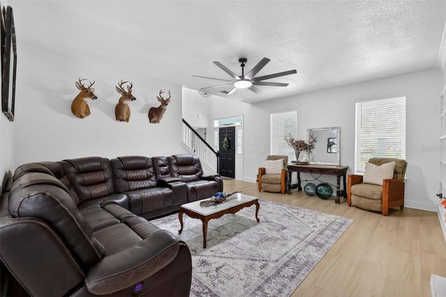 250 N WALKER STREET, Oakland, FL 34760