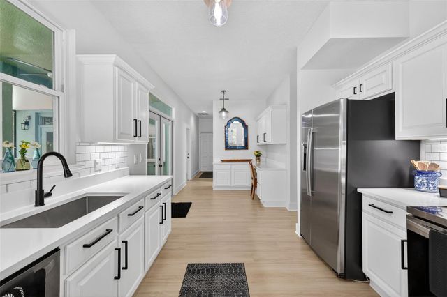 250 N WALKER STREET, Oakland, FL 34760