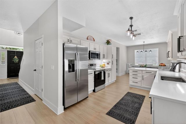 250 N WALKER STREET, Oakland, FL 34760