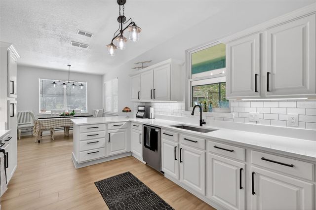 250 N WALKER STREET, Oakland, FL 34760