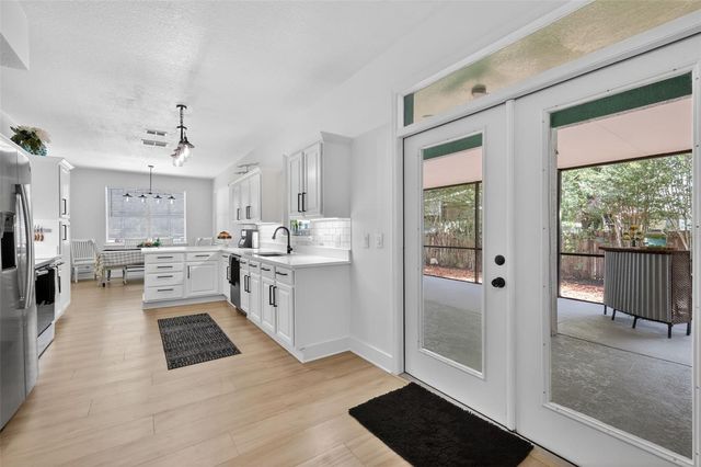 250 N WALKER STREET, Oakland, FL 34760