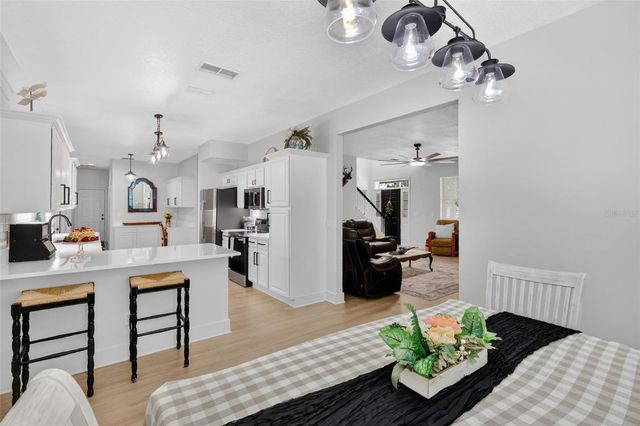 250 N WALKER STREET, Oakland, FL 34760