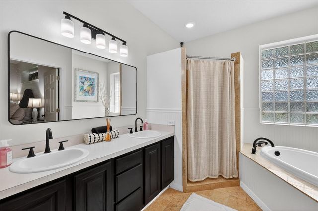 250 N WALKER STREET, Oakland, FL 34760