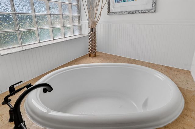 250 N WALKER STREET, Oakland, FL 34760