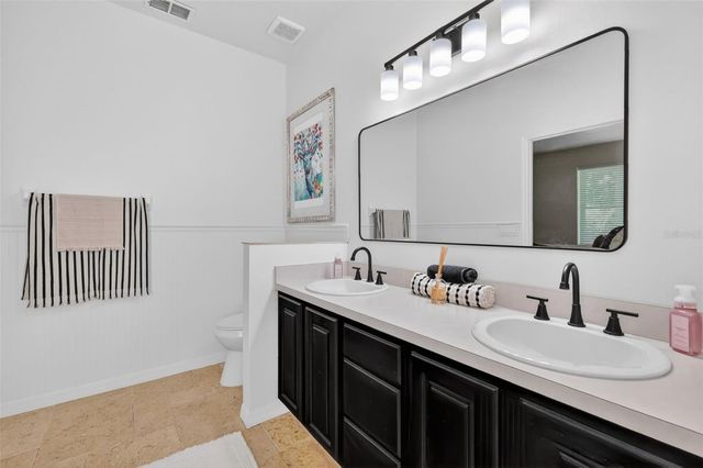 250 N WALKER STREET, Oakland, FL 34760