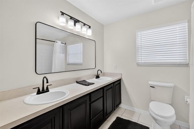 250 N WALKER STREET, Oakland, FL 34760