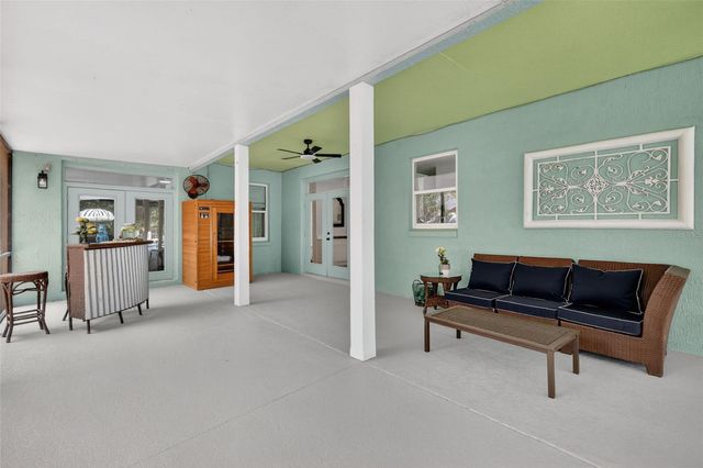 250 N WALKER STREET, Oakland, FL 34760