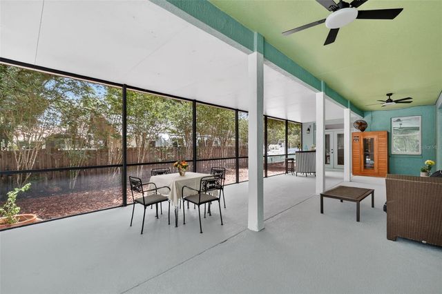 250 N WALKER STREET, Oakland, FL 34760