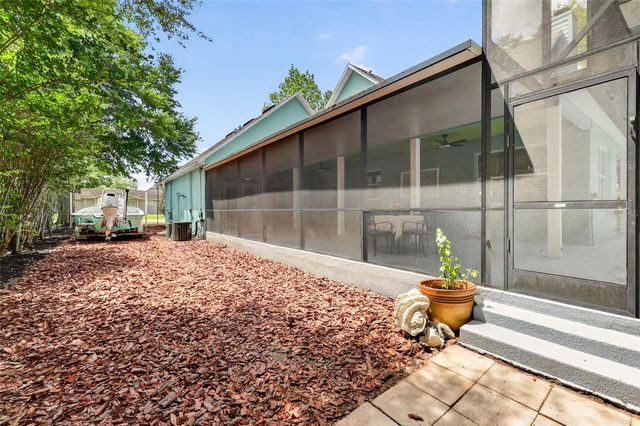 250 N WALKER STREET, Oakland, FL 34760