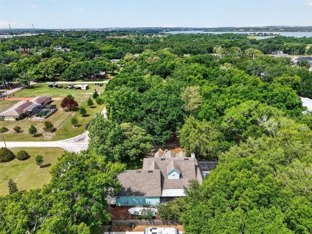 250 N WALKER STREET, Oakland, FL 34760