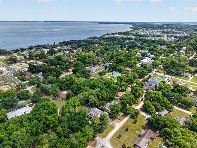 250 N WALKER STREET, Oakland, FL 34760