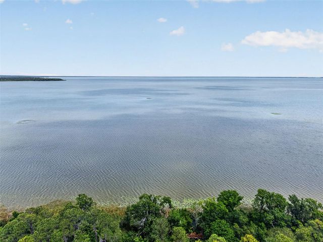 250 N WALKER STREET, Oakland, FL 34760