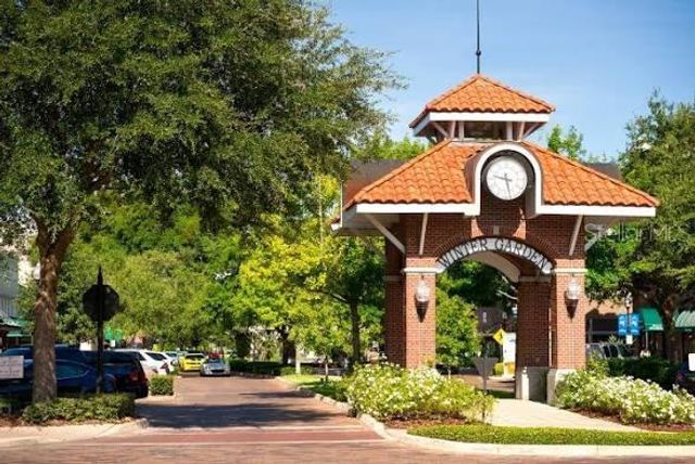 250 N WALKER STREET, Oakland, FL 34760