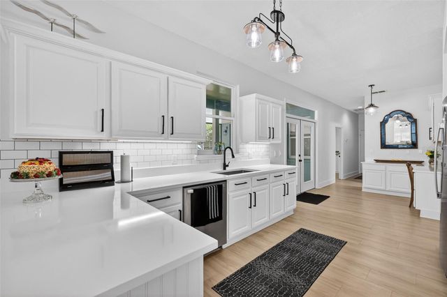 250 N WALKER STREET, Oakland, FL 34760