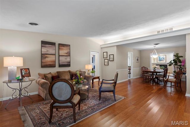 930 Blackberry Place, St Louis, MO 63130