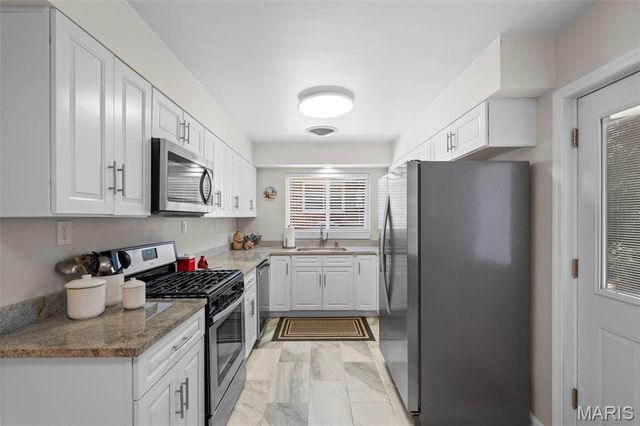 930 Blackberry Place, St Louis, MO 63130