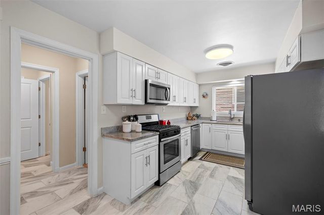 930 Blackberry Place, St Louis, MO 63130