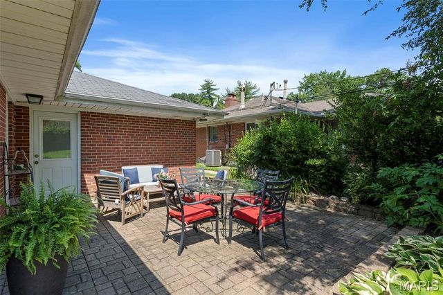 930 Blackberry Place, St Louis, MO 63130