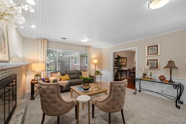 930 Blackberry Place, St Louis, MO 63130