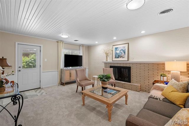 930 Blackberry Place, St Louis, MO 63130