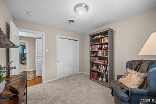930 Blackberry Place, St Louis, MO 63130