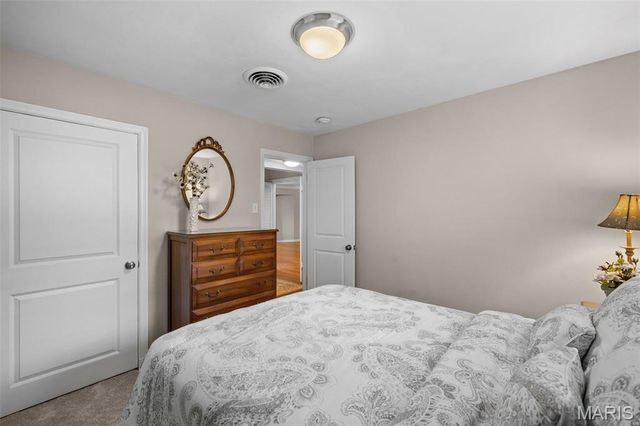 930 Blackberry Place, St Louis, MO 63130