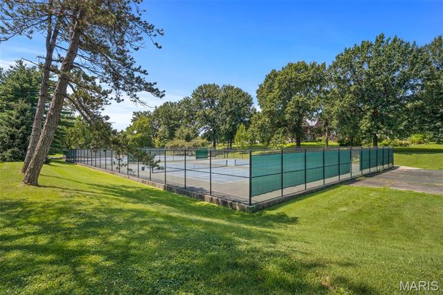 930 Blackberry Place, St Louis, MO 63130