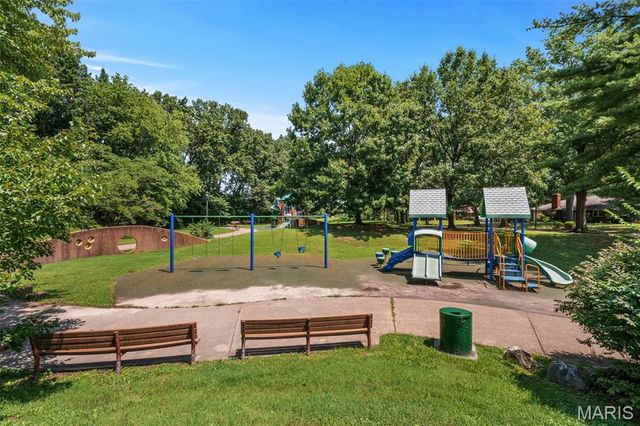930 Blackberry Place, St Louis, MO 63130