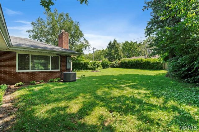 930 Blackberry Place, St Louis, MO 63130