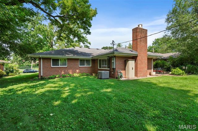 930 Blackberry Place, St Louis, MO 63130