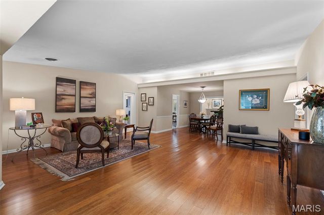 930 Blackberry Place, St Louis, MO 63130