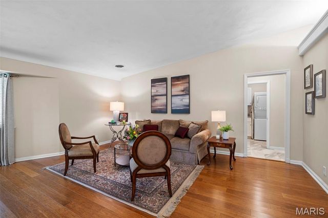 930 Blackberry Place, St Louis, MO 63130