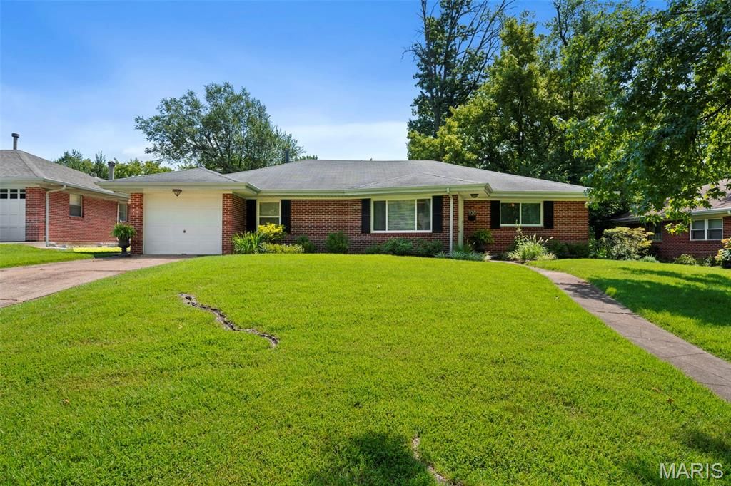 930 Blackberry Place, St Louis, MO 63130
