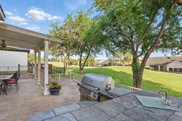 90 Greenview Street, Montgomery, TX 77356